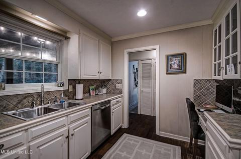 4320 Roswell Ct, Jackson, MS 39211 photo 9