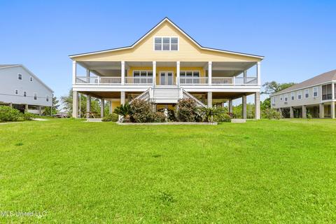 320 S Beach Blvd, Waveland, MS 39576
