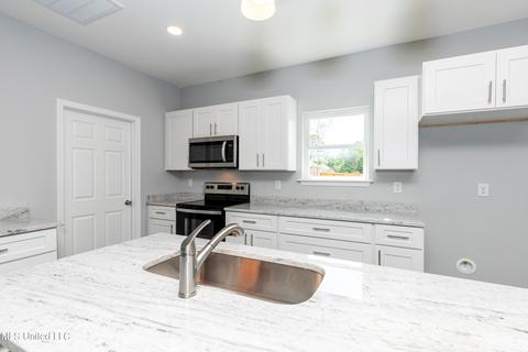 1817 E Amar, Gautier, MS 39553 photo 19