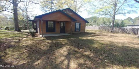815 N Maple St, D'lo, MS 39062 photo 1