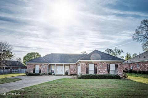 702 Pecan Ct, Brandon, MS 39042 photo 1