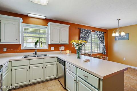 110 Cedar Cir, Brandon, MS 39047 photo 11
