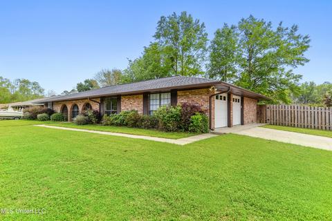 504 Mockingbird Dr, Long Beach, MS 39560 photo 2