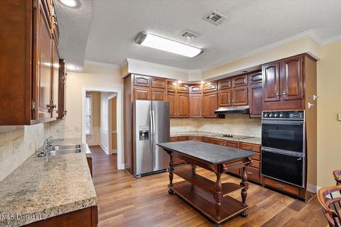 1545 Northlake Dr, Jackson, MS 39211 photo 9