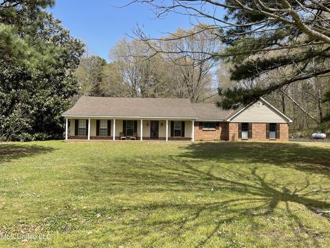2470 Star Landing Rd, Nesbit, MS 38651 photo 1