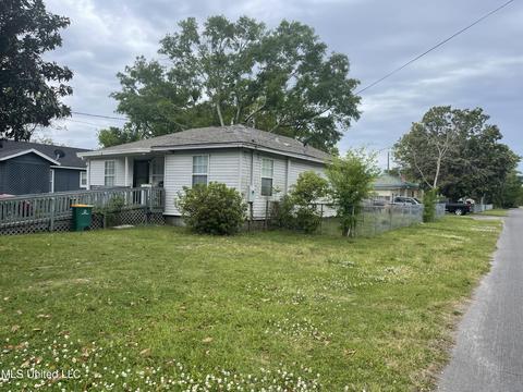 181 Violet St, Biloxi, MS 39531 photo 3