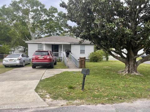 181 Violet St, Biloxi, MS 39531 photo 1