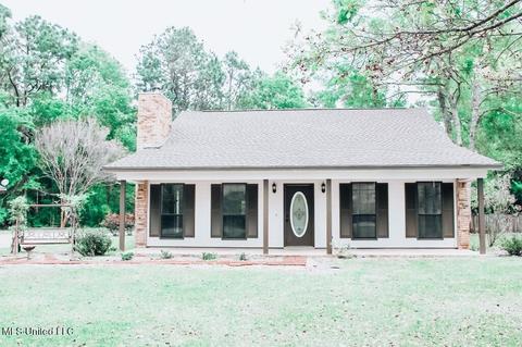7409 Laetner Dr, Moss Point, MS 39562 photo 1