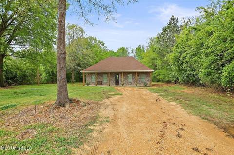 141 Cedar St, Florence, MS 39073 photo 1