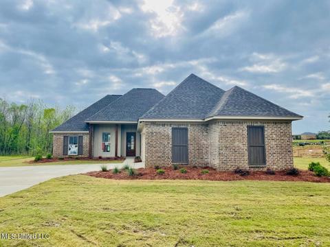 502 Crestmoor Dr, Canton, MS 39046 photo 1