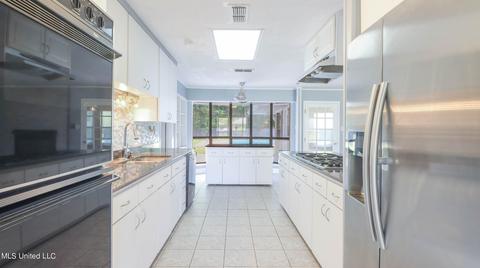 1102 Hickory Dr, Long Beach, MS 39560 photo 5