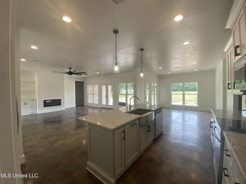 21477 Williamsburg Ln, Moss Point, MS 39562 photo 6