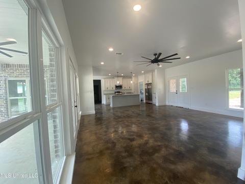 21477 Williamsburg Ln, Moss Point, MS 39562 photo 2