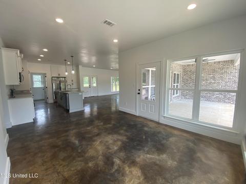 21477 Williamsburg Ln, Moss Point, MS 39562 photo 5