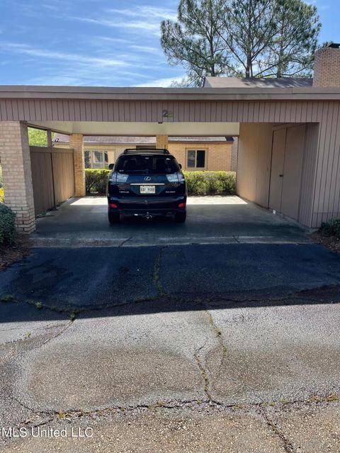 28 Park Crest Pl, Jackson, MS 39211 photo 2