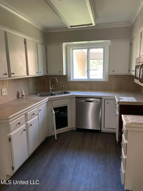 28 Park Crest Pl, Jackson, MS 39211 photo 3