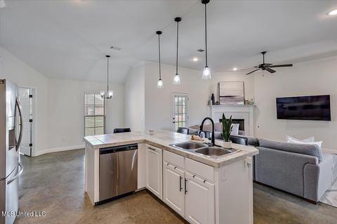 601 Statesman Dr, Byram, MS 39272 photo 12