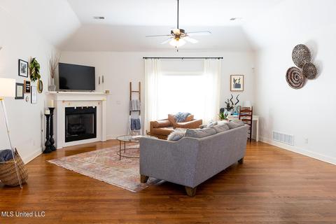 4702 W Dublin, Olive Branch, MS 38654 photo 3