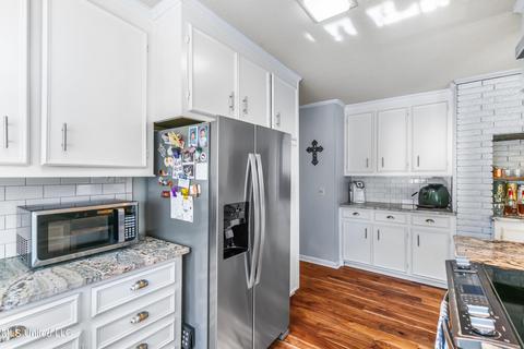 1860 Highland Ter, Jackson, MS 39211 photo 5