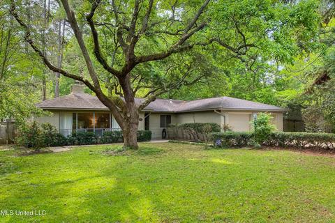 1860 Highland Ter, Jackson, MS 39211 photo 1