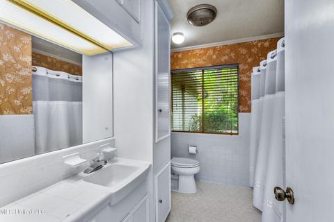 1860 Highland Ter, Jackson, MS 39211 photo 17