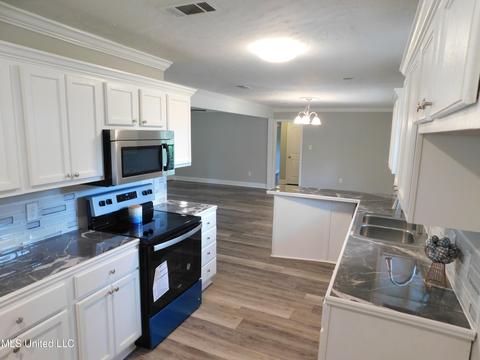 5849 Cypress Trl, Jackson, MS 39211 photo 7
