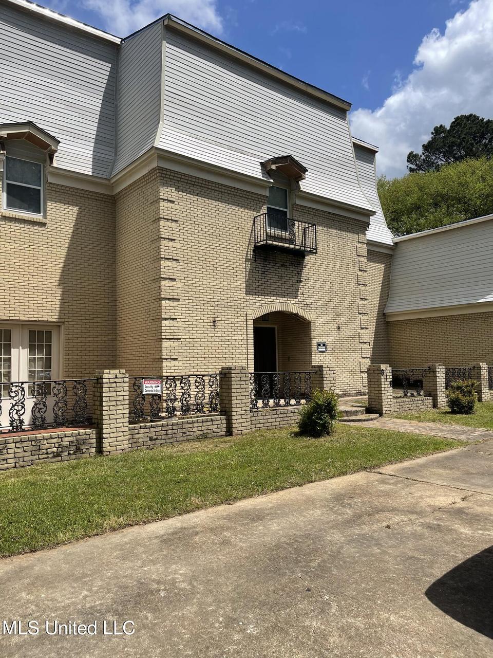 818 Beasley Rd, Jackson, MS 39206