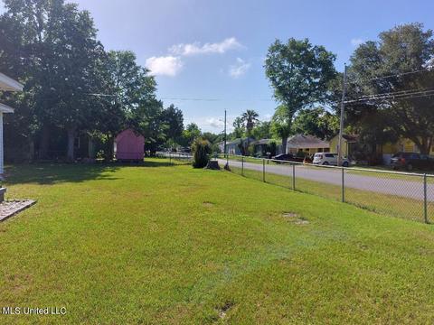 181 Iris St, Biloxi, MS 39531 photo 2