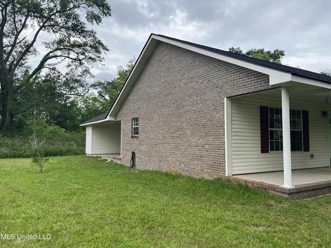 219 Gavin Rd, Wiggins, MS 39577 photo 2