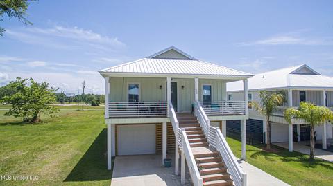 138 E Cedar Dr, Gulfport, MS 39507 photo 2