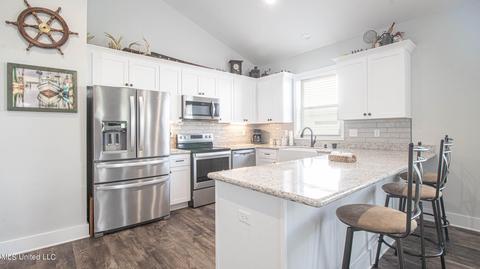138 E Cedar Dr, Gulfport, MS 39507 photo 6