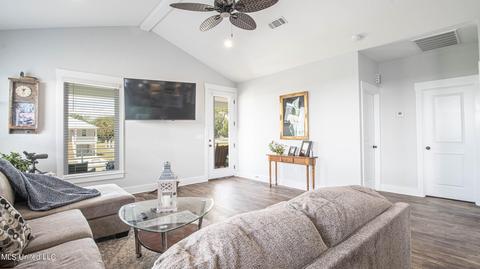 138 E Cedar Dr, Gulfport, MS 39507 photo 10