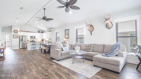 138 E Cedar Dr, Gulfport, MS 39507 photo 4