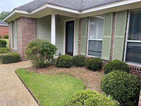 330 Greystone Pointe, Terry, MS 39170 photo 2