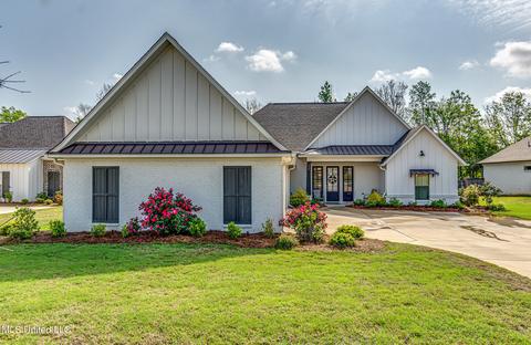 114 Coventry Ln, Canton, MS 39046 photo 1