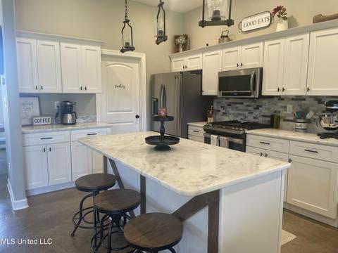 608 Moore Loop, Byhalia, MS 38611 photo 2