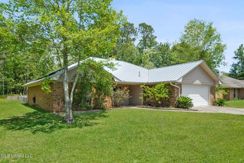 566 Ahuli Pl, Diamondhead, MS 39525 photo 2