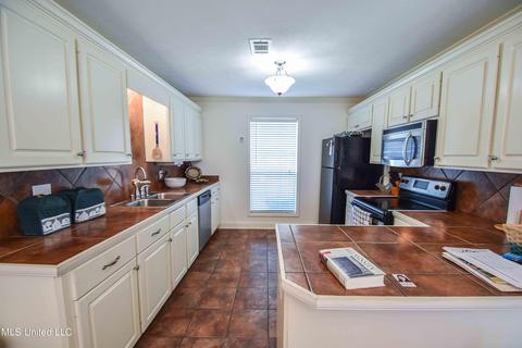 449 Pecan Cir, Brandon, MS 39042 photo 10