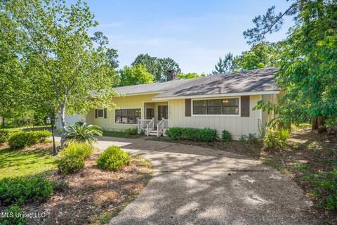 6517 Koula Dr, Diamondhead, MS 39525