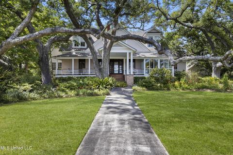 822 E Beach Blvd, Long Beach, MS 39560