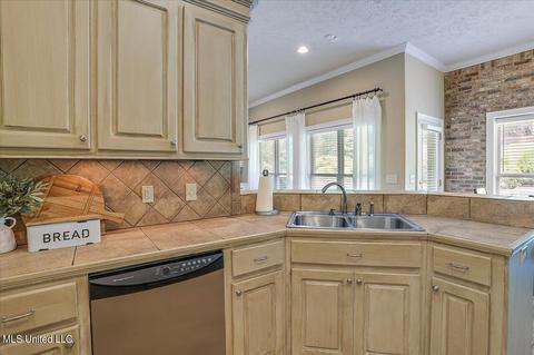 1379 Olivia Ln, Terry, MS 39170 photo 18