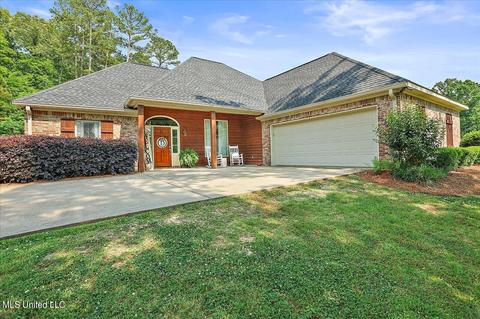 1379 Olivia Ln, Terry, MS 39170 photo 1