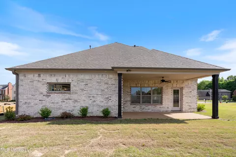 Exterior - 8032 Old Addison Dr, Olive Branch, MS 38654 photo 8 of 9