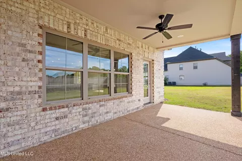 Exterior - 8032 Old Addison Dr, Olive Branch, MS 38654 photo 7 of 9