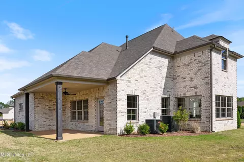 Exterior - 8032 Old Addison Dr, Olive Branch, MS 38654 photo 9 of 9