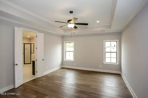Living - 8032 Old Addison Dr, Olive Branch, MS 38654 photo 4 of 4