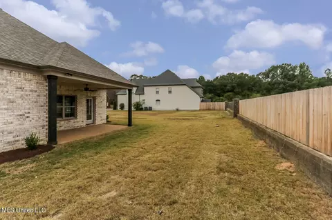 Exterior - 8032 Old Addison Dr, Olive Branch, MS 38654 photo 6 of 9
