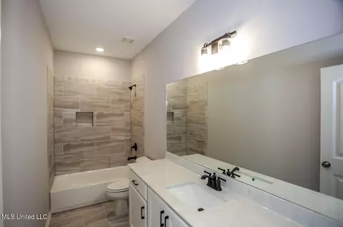 Bath - 8032 Old Addison Dr, Olive Branch, MS 38654 photo 4 of 4