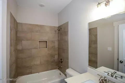 Bath - 8050 Old Addison Dr, Olive Branch, MS 38654 photo 5 of 5