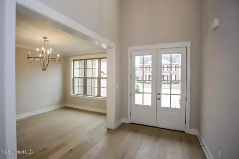 Entry Way - 8050 Old Addison Dr, Olive Branch, MS 38654 photo 2 of 2